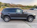 Volkswagen Touareg 2008 года за 7 500 000 тг. в Алматы – фото 5