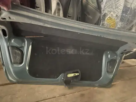Крышка багажника за 90 000 тг. в Алматы – фото 2