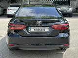 Toyota Camry 2021 года за 15 500 000 тг. в Караганда – фото 5