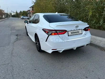 Toyota Camry 2021 года за 12 700 000 тг. в Алматы – фото 11