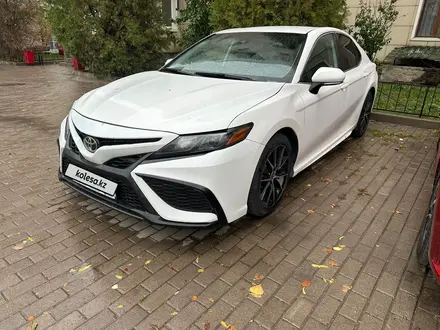 Toyota Camry 2021 года за 12 700 000 тг. в Алматы