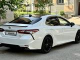 Toyota Camry 2018 года за 14 000 000 тг. в Алматы – фото 4