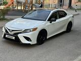 Toyota Camry 2018 года за 14 000 000 тг. в Алматы