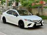 Toyota Camry 2018 года за 14 000 000 тг. в Алматы – фото 3
