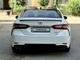 Toyota Camry 2018 года за 14 000 000 тг. в Алматы – фото 5