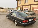 Mercedes-Benz E 280 1998 года за 2 350 000 тг. в Тараз – фото 3