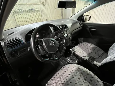Volkswagen Polo 2018 года за 5 200 000 тг. в Уральск – фото 2