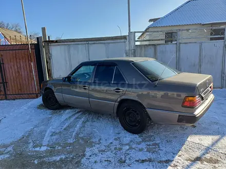 Mercedes-Benz E 230 1992 года за 1 300 000 тг. в Тараз – фото 2