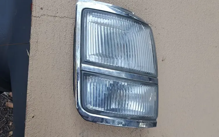 На NISSAN ELGRAND поворотникк — габарит правый за 5 000 тг. в Алматы