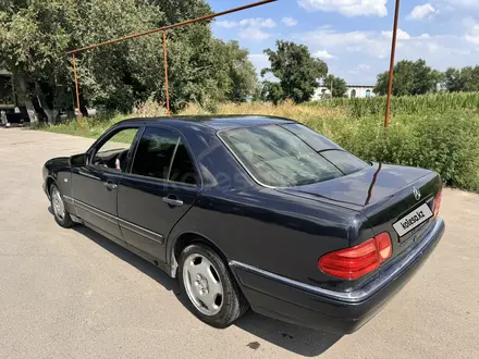 Mercedes-Benz E 240 1997 года за 2 500 000 тг. в Алматы – фото 8