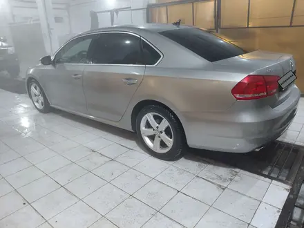 Volkswagen Passat 2012 года за 5 300 000 тг. в Атырау – фото 3
