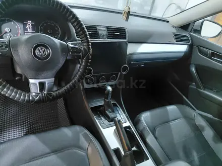 Volkswagen Passat 2012 года за 5 300 000 тг. в Атырау – фото 4