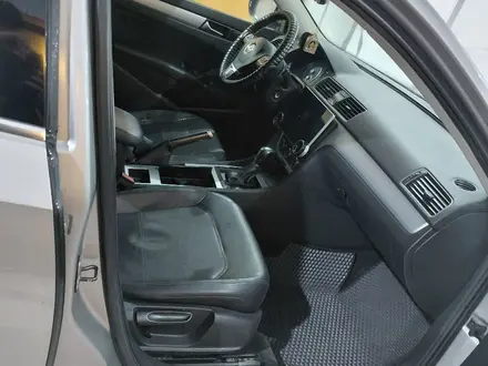 Volkswagen Passat 2012 года за 5 300 000 тг. в Атырау – фото 5