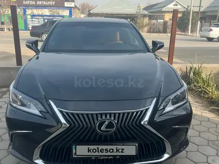 Lexus ES 250 2019 года за 20 000 000 тг. в Шымкент