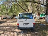 Volkswagen Transporter 2000 года за 3 000 000 тг. в Актобе – фото 2