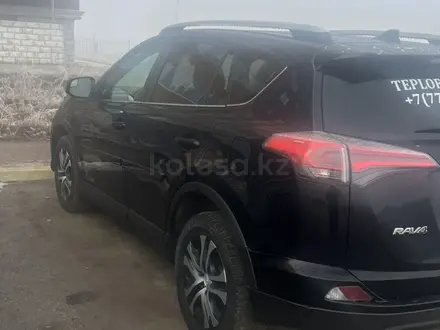 Toyota RAV4 2018 года за 11 000 000 тг. в Актобе – фото 3