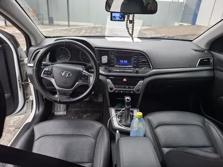 Hyundai Elantra 2018 года за 7 500 000 тг. в Уральск – фото 7