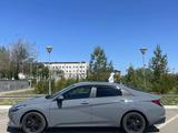 Hyundai Elantra 2022 года за 10 500 000 тг. в Уральск – фото 2