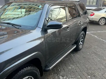 Toyota 4Runner 2018 года за 18 850 000 тг. в Алматы – фото 3