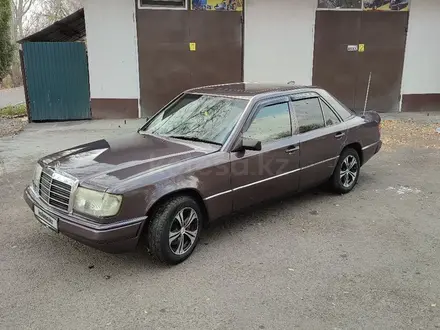 Mercedes-Benz E 230 1991 года за 1 350 000 тг. в Талдыкорган – фото 3