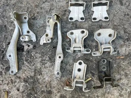 Петли капота,дверей,багажника за 5 000 тг. в Алматы