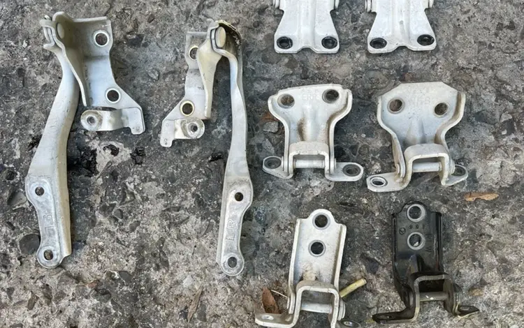 Петли капота,дверей,багажника за 5 000 тг. в Алматы