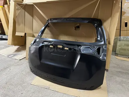 Крышка багажника Toyota Rav 4 за 110 000 тг. в Алматы – фото 2
