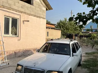 Mercedes-Benz E 230