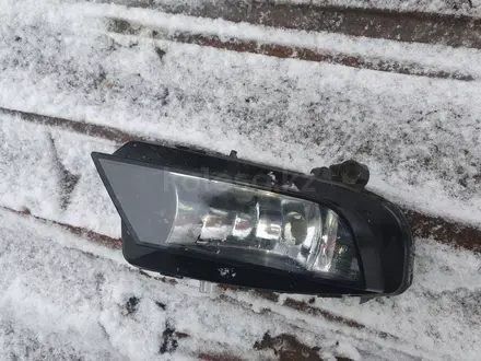 Противотуманка левая Audi a4 сломаны крепления за 828 тг. в Алматы
