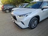 Toyota Highlander 2024 года за 27 500 000 тг. в Алматы – фото 3