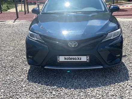 Toyota Camry 2019 года за 12 500 000 тг. в Актобе