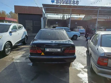 Mercedes-Benz E 240 2001 года за 4 300 000 тг. в Шымкент – фото 23