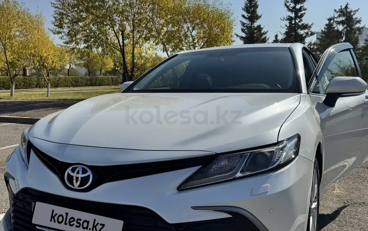 Toyota Camry 2023 года за 16 050 000 тг. в Астана