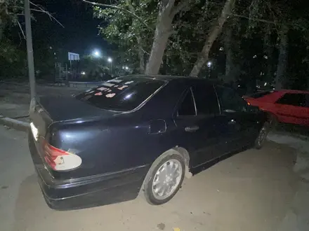 Mercedes-Benz E 230 1997 года за 2 500 000 тг. в Павлодар – фото 2