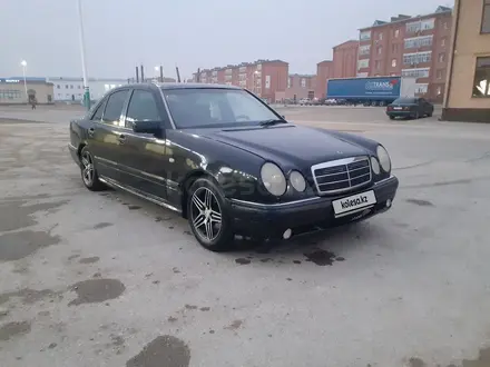 Mercedes-Benz E 240 1998 года за 2 600 000 тг. в Кызылорда – фото 2