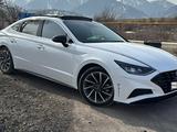 Hyundai Sonata 2022 года за 10 100 000 тг. в Алматы – фото 2