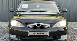 Toyota Camry 2004 годаүшін6 200 000 тг. в Актобе – фото 2