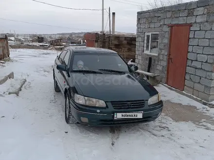 Toyota Camry 1998 года за 2 600 000 тг. в Экибастуз – фото 8