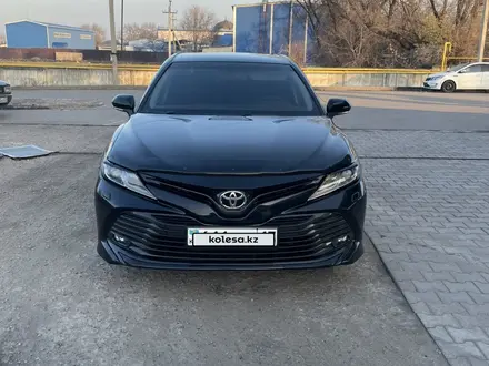 Toyota Camry 2018 года за 12 200 000 тг. в Алматы