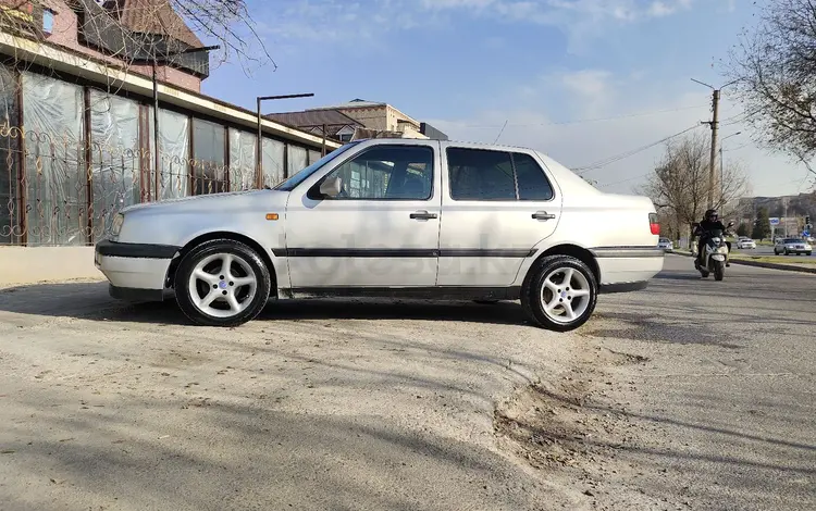 Volkswagen Vento 1992 годаfor1 700 000 тг. в Шымкент