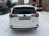 Toyota RAV4 2017 годаfor14 700 000 тг. в Караганда – фото 3