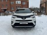 Toyota RAV4 2017 годаfor14 700 000 тг. в Караганда