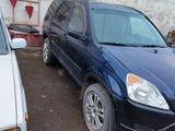 Honda CR-V 2004 года за 2 000 000 тг. в Уральск – фото 2