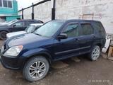 Honda CR-V 2004 года за 2 000 000 тг. в Уральск – фото 4