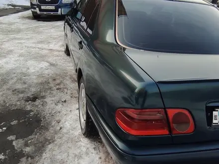 Mercedes-Benz E 220 1999 года за 2 500 000 тг. в Алматы – фото 10