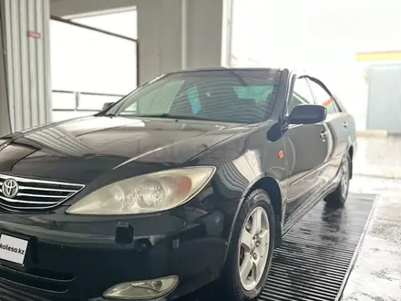 Toyota Camry 2004 года за 6 000 000 тг. в Актобе – фото 2