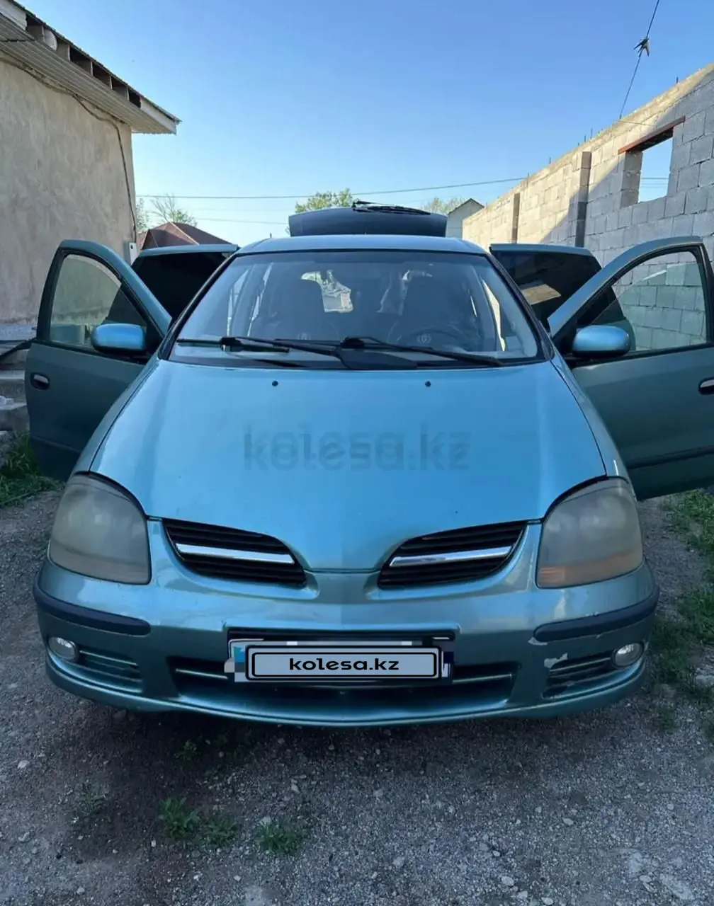 Nissan Tino, 2001
