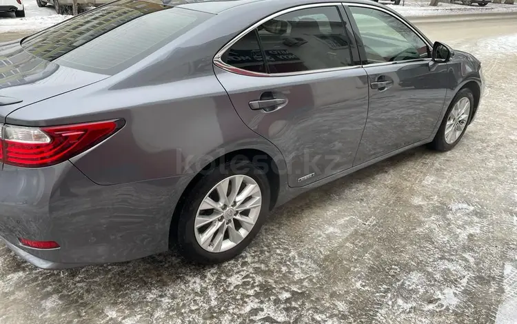 Lexus ES 300h 2012 года за 11 790 000 тг. в Уральск