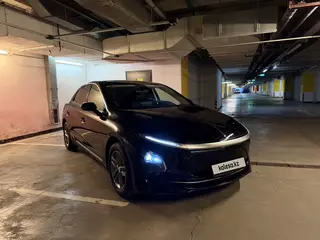 Hongqi E-QM5