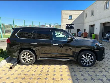 Lexus LX 570 2017 года за 47 800 000 тг. в Актау – фото 2